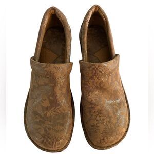 BOC Born Concept Peggy Brown Leather Embossed Floral Clog Mule Shoe Size 7.5/8